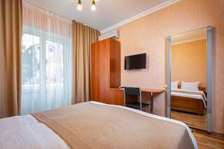 Гостевой дом Южная Дача Геленджик Двухместный номер эконом с 1 кроватью или 2 отдельными кроватями-4