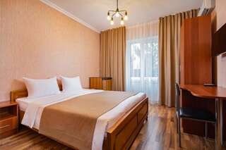 Гостевой дом Южная Дача Геленджик Двухместный номер эконом с 1 кроватью или 2 отдельными кроватями-1