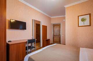 Гостевой дом Южная Дача Геленджик Двухместный номер эконом с 1 кроватью или 2 отдельными кроватями-6