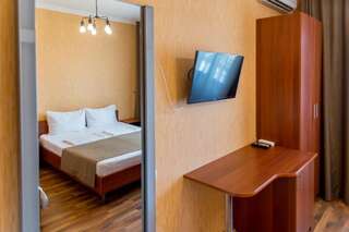 Гостевой дом Южная Дача Геленджик Двухместный номер эконом с 1 кроватью или 2 отдельными кроватями-9