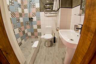 Гостевой дом Южная Дача Геленджик Двухместный номер эконом с 1 кроватью или 2 отдельными кроватями-10